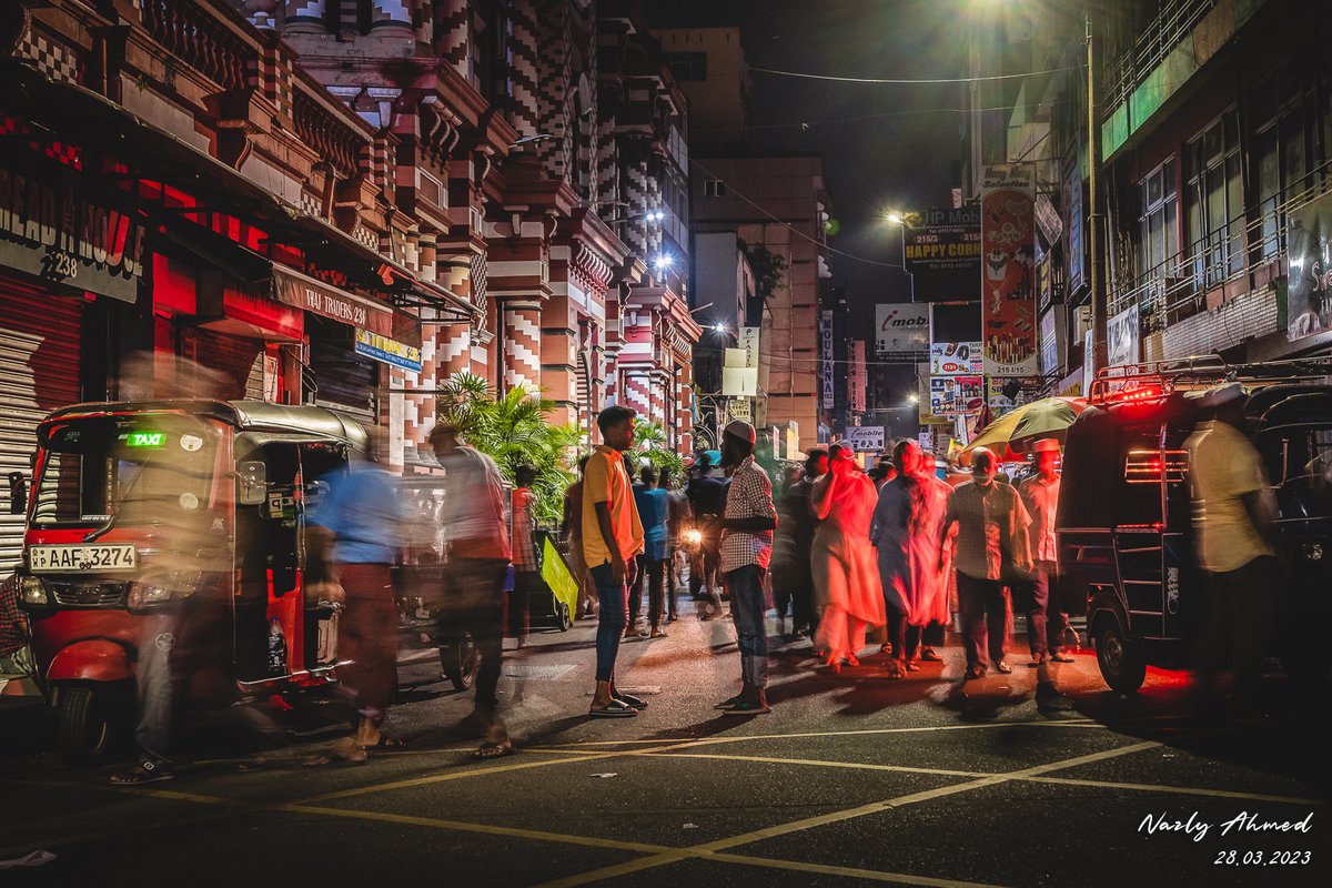 nazly's tweet photo. Scenes around the Red Mosque in Pettah just after Iftar.
https://t.co/Zend9w0etM
#colombo #srilanka #streetphotography #everydaysrilanka #people #pettah #market #ramadan #iftar #redmosque https://t.co/X9Fwdjt5qd