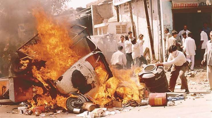 MujtabaAasif's tweet photo. On March 1, 2002 while the Gujarat under Modi was burning, dozens of Muslims fleeing from the hindutva wrath from #Kalol were massacred and burnt while women were gang raped. Total 39 accused were finally freed due to lack of evidence by a #GujaratCourt 
Will the #GujaratGovernment challenge this acquittal and sack the advocate like the Rajasthan or will they garland these rapist & murderers. There is no justice anywhere. 
#GujaratRiots