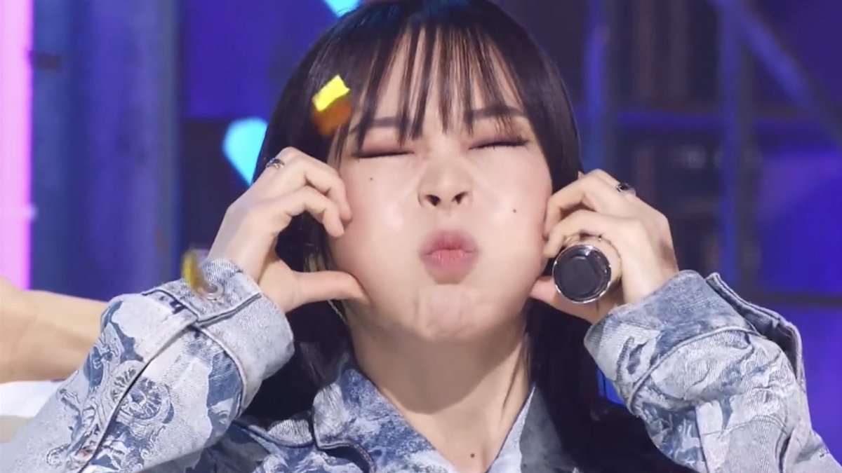 MBYLOOKS's tweet photo. ending fairy 😍

#MOONBYUL #문별 #MAMAMOOplus https://t.co/t2UxahjRm3
