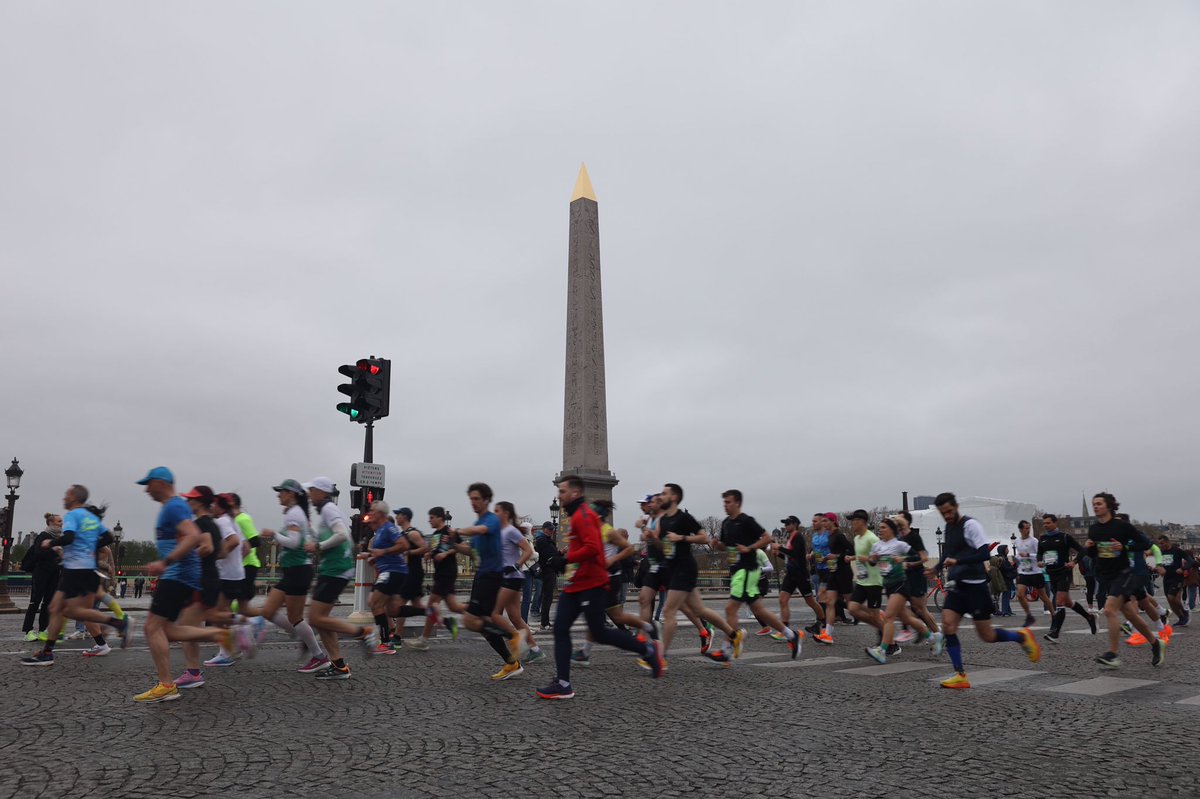 Ce matin c'est la 46e édition du <a href="/parismarathon/">Schneider Electric Marathon de Paris</a>, ce grand moment de sport et de fraternité qui fait rayonner Paris.

Bravo et bon courage aux plus de 45 000 coureuses et coureurs qui vont arpenter les rues de notre ville ! 🏃♀️🏃♂