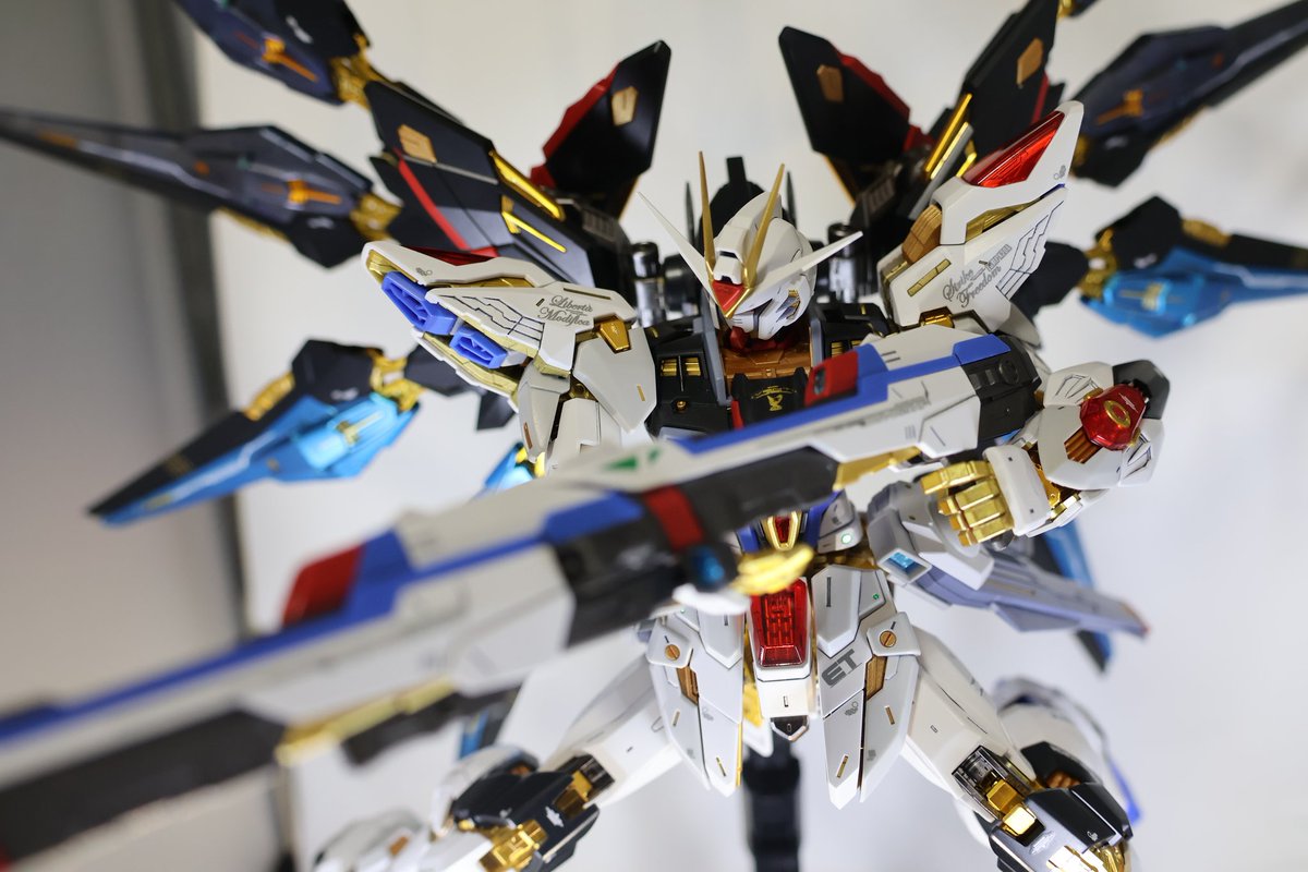 gunpla_akio's tweet photo. MG、RG中心にガンダムマーカ塗装で奮闘中。息子を自分を超えるモデラーに育てるべく、プラモの魅力を全力アピール中！まだ3歳やけど笑

#4月になったのでフォロワーさんに自己紹介しようぜ https://t.co/uLhcw8et7v