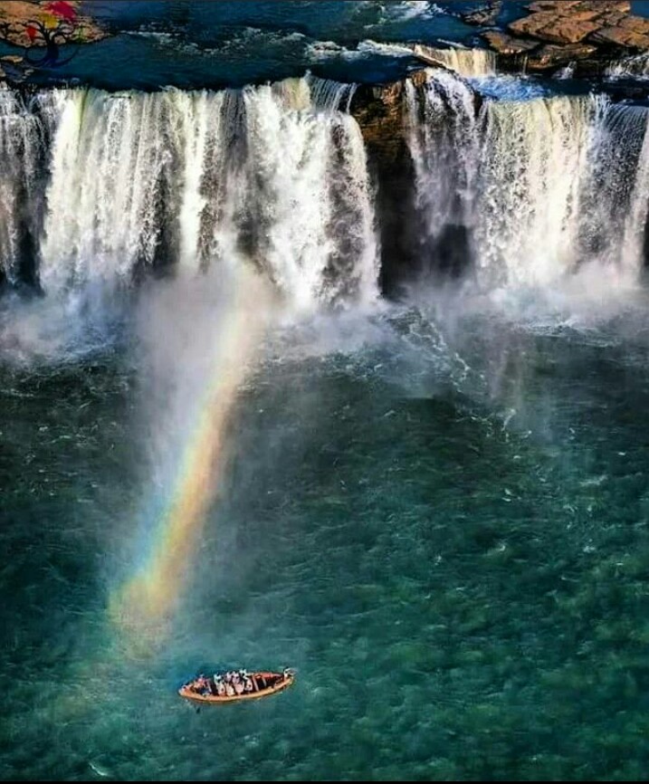 12 Extremely Beautiful Waterfalls in India 1. Hogenakkal Waterfall