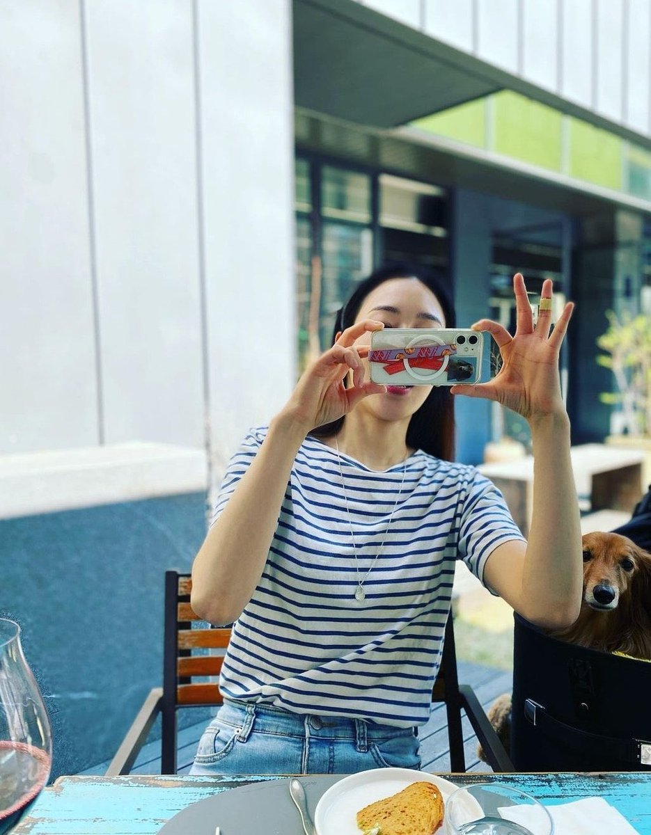 wanmilktae's tweet photo. oh my gf finally shows up, but she doesn't give me a full view of her face 🥲 https://t.co/xGLgJUzS4w