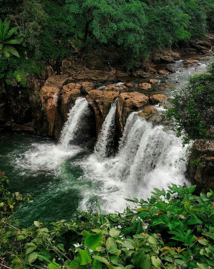 12 Extremely Beautiful Waterfalls in India 1. Hogenakkal Waterfall