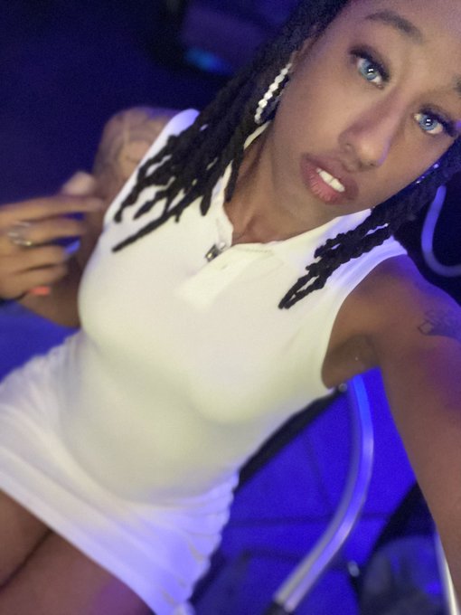 . I couldn&rsquo;t stand up, walk around, or dance in this thing .!! https://t.co/eggyjzclzl