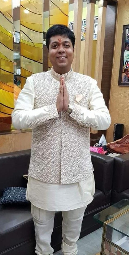 supriyaghosh45's tweet photo. Ek Sir Tha Jo such me Students k liya such ta tha. Wo bhi chala gaya 😭😭😭😭😔 @MohitAgarwlMEPL 
Rest In peace sir. https://t.co/OU71HJJ0Hp