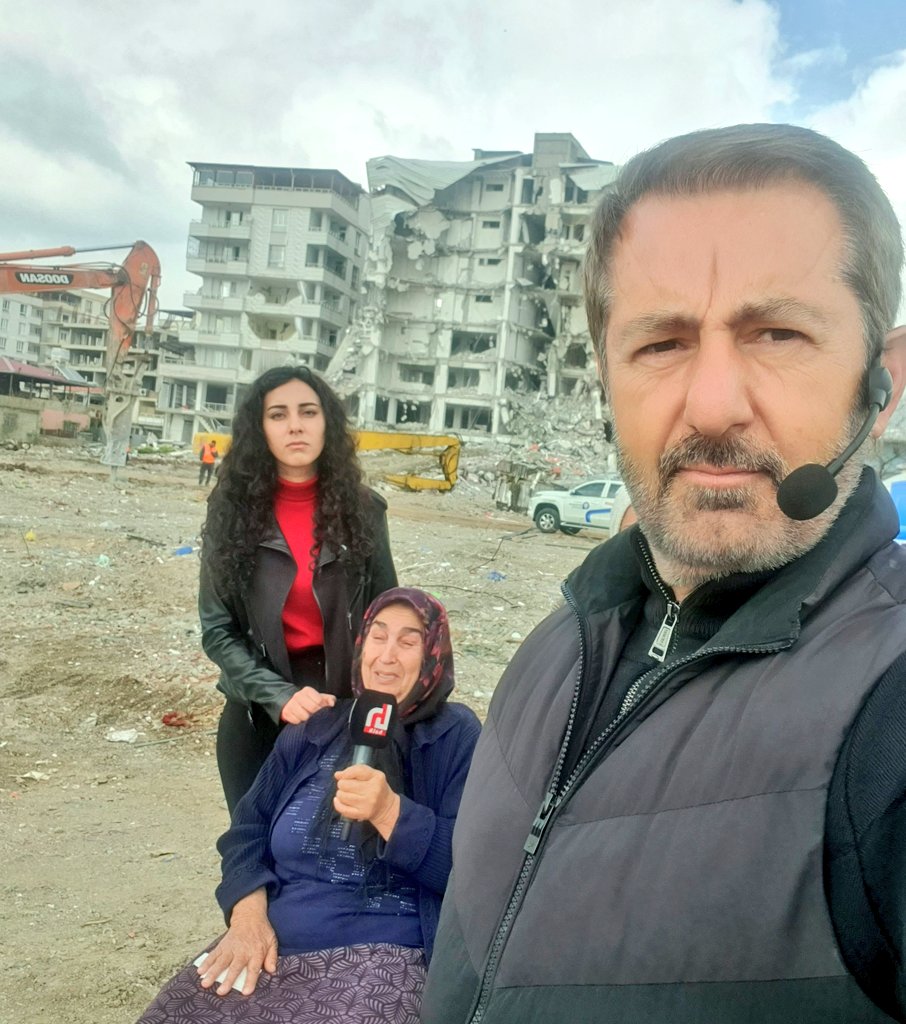 Deprem gündemin birinci maddesidir..

Zeynep ve babaannesini izleyin...

Her şeyi onların yüreği anlatıyor..
#DepremiUnutmaUnutturma