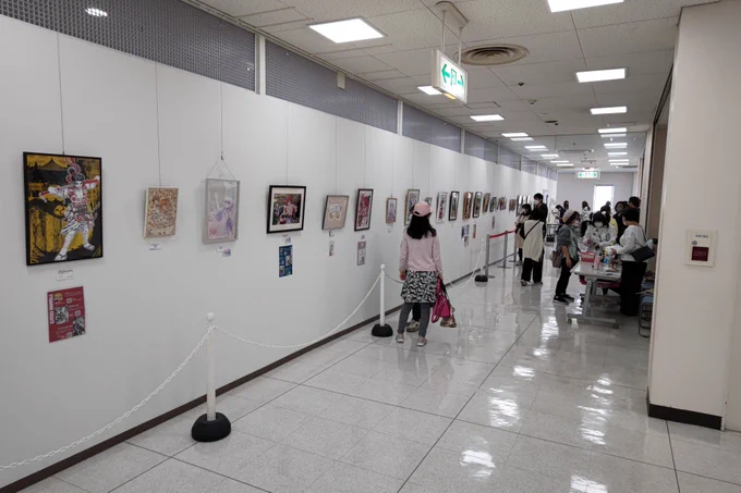 #稲沢イラストアート展撤収しました!!画像の色紙が残ったので、後ほど追加を描いて一緒にBOOTHに出させていただきます……!!ありがとうございましたーー!!! 