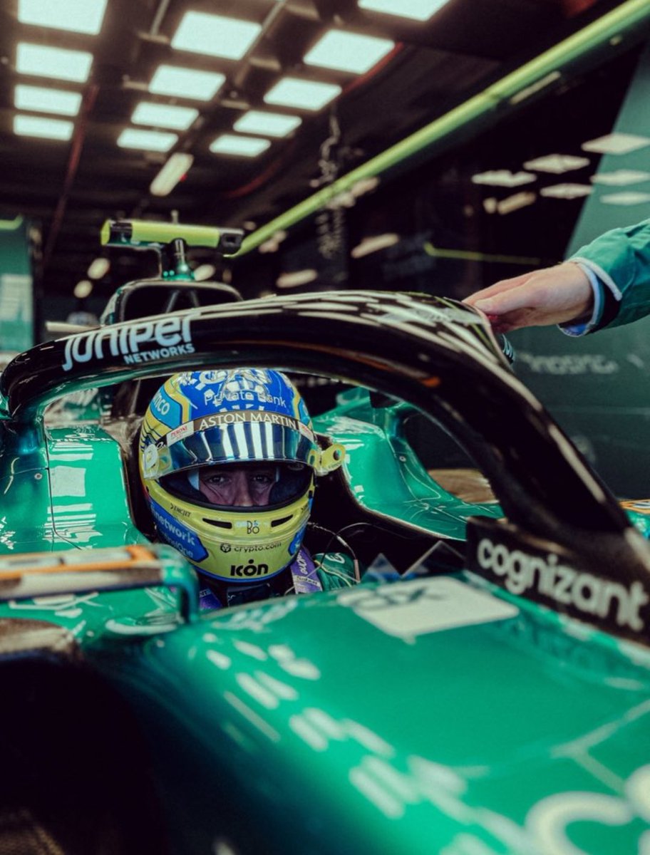WhiteFlakesCo's tweet photo. #AustralianGP 
Bueno señores, pues esto se ha terminado. No es la 33 pero en la 3° carrera de la temporada #Alonso consigue su 3° podio.

Waiting for the 33 https://t.co/k1Vd2FazaH