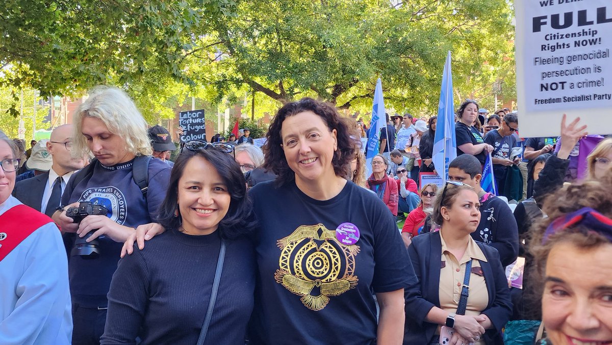 We do need more leaders like @Mon4Kooyong who supports humanity over fear. Thank you for always supporting refugee voices in the Parliament and standing beside us in today's #PalmSundayRally2023 
Your presence and support is much appreciated in the community. 
#JusticeForRefugees