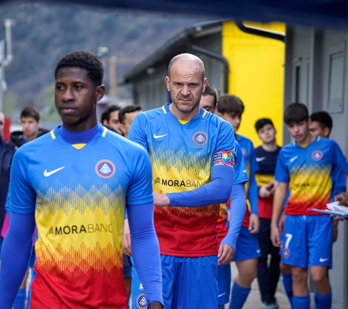 ildelima6's tweet photo. Avui, 2 d’Abril és el Dia Mundial de la Conscienciació sobre l’Autisme, i @fcandorra B 🇦🇩 ho fem amb el braçalet de la Fundació Nikol Morales💙🧩😘i @AUTEA_Andorra 💙🧩🇦🇩😘 #andorra #colombia #autea #autismo #autismoinfantil #nikolmorales #capitano #andorrab #yohablodeautismo https://t.co/t3h95aHl9I
