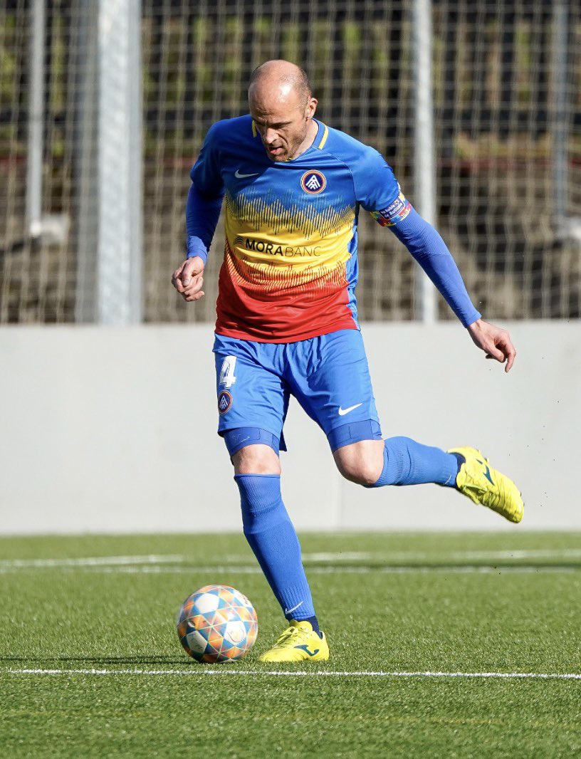 ildelima6's tweet photo. Avui, 2 d’Abril és el Dia Mundial de la Conscienciació sobre l’Autisme, i @fcandorra B 🇦🇩 ho fem amb el braçalet de la Fundació Nikol Morales💙🧩😘i @AUTEA_Andorra 💙🧩🇦🇩😘 #andorra #colombia #autea #autismo #autismoinfantil #nikolmorales #capitano #andorrab #yohablodeautismo https://t.co/t3h95aHl9I
