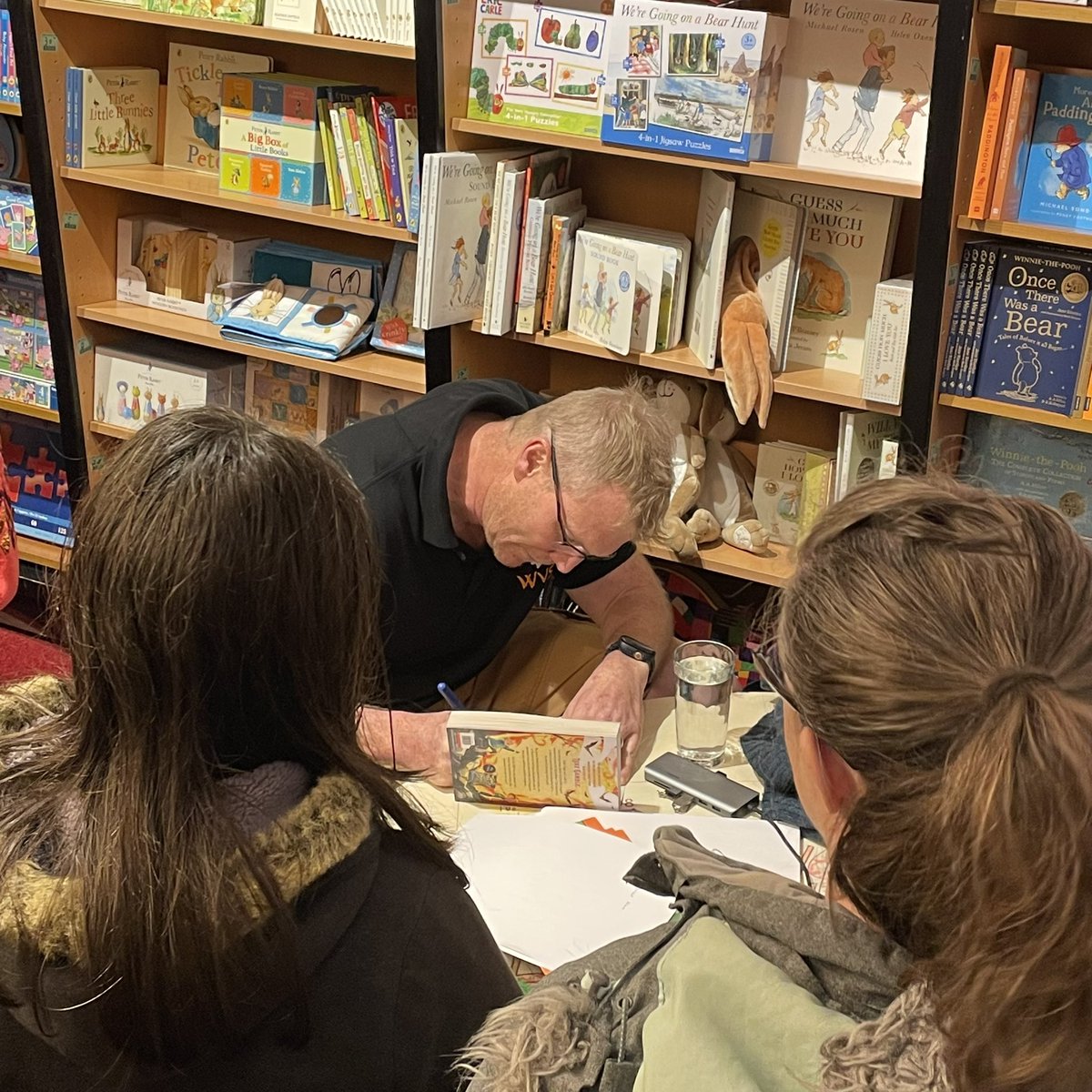 WaterstonesTRU's tweet photo. Thank you so much to @LukeGamble for such an incredible presentation in-store yesterday. Completely enthralling.
#waterstonestruro #waterstones #lukegamble #childrensauthor #childrensbooks #supervet #eventsintruro #eventsincornwall #funincornwall #truro https://t.co/jOiSwUhhJ5
