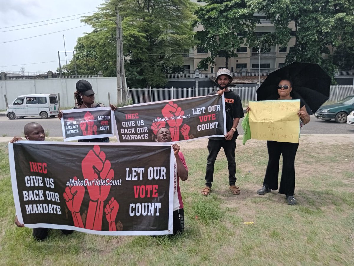 ofemmybabe's tweet photo. @Thescars92 Lagos state protest
2nd day 1/04/2023
#INECRESTOREOURMANDATE
#ourvotemustcount
#peterobiforpresident2023 https://t.co/gP20bSOZVn