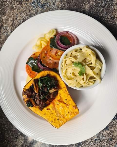 MrAero86's tweet photo. @redmarketsunday Life is a combination of magic and pasta 🪄👩🏾‍🍳🧑🏽‍🍳👨🏾‍🍳

#midweekmeals #finediningchefsacademy #finedinning #cookingschool #culinaryschool #learnculinary #harare #2k23 #foodstagram #foodlover https://t.co/aJdB0qH9He