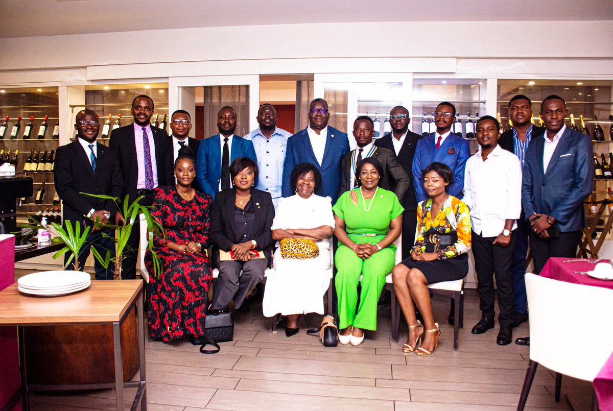 BolingoRotary's tweet photo. Réunion Statutaire du mercredi 29 mars 2023 marquée par l'intronisation des amis Céline BULWEME, Cedrick MALU, Fiston BONGELI et Thommy NTOMBOKOLO. https://t.co/SYd3Xitk7p