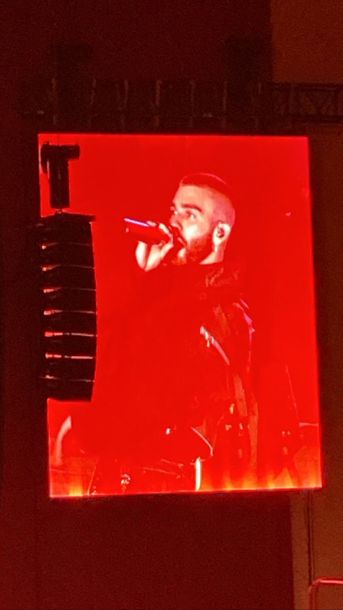 _OlvMariel's tweet photo. wtfff lo guapo que está 😍😍😍 @ManuelTurizoMTZ #tour2000 https://t.co/Clfel9pXAu