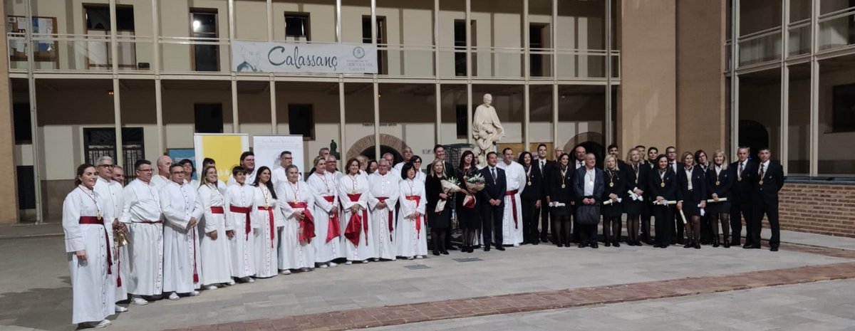 AcaipValencia's tweet photo. Orgullosos de nuestra profesión. https://t.co/7mdjIT9c78
