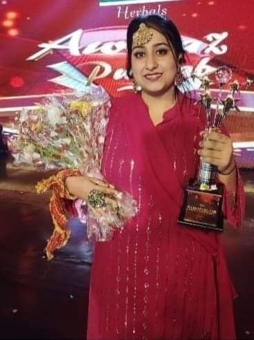 ManhasSatveer's tweet photo. @varsha_jamwal ji ko bahut bahut badhayi unhoune #Awaaz_Punjab_Di mein #Dusra sthan prapt Kiya unhoune khud ke sath sath purey #Jammu_Kashmir Samman dilwaya hai iske liye mein Dil se aapki ki Hui Mehnat ko Salam karta hoon🙏.@INCJammuKashmir @BJP4JnK @IkkJuttJammu @JKNC_ @jkpdp. https://t.co/OSoD6Qcu1x