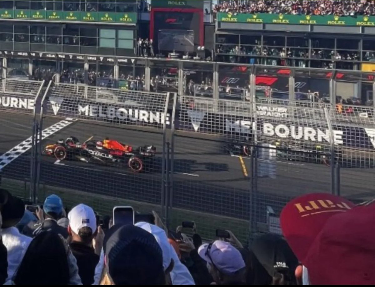 Ces2511's tweet photo. Esto no se penaliza?
@F1 @F1 
@alo_oficial @DAZN_ES @ausgrandprix 
@Max33Verstappen https://t.co/r69vf3KPae