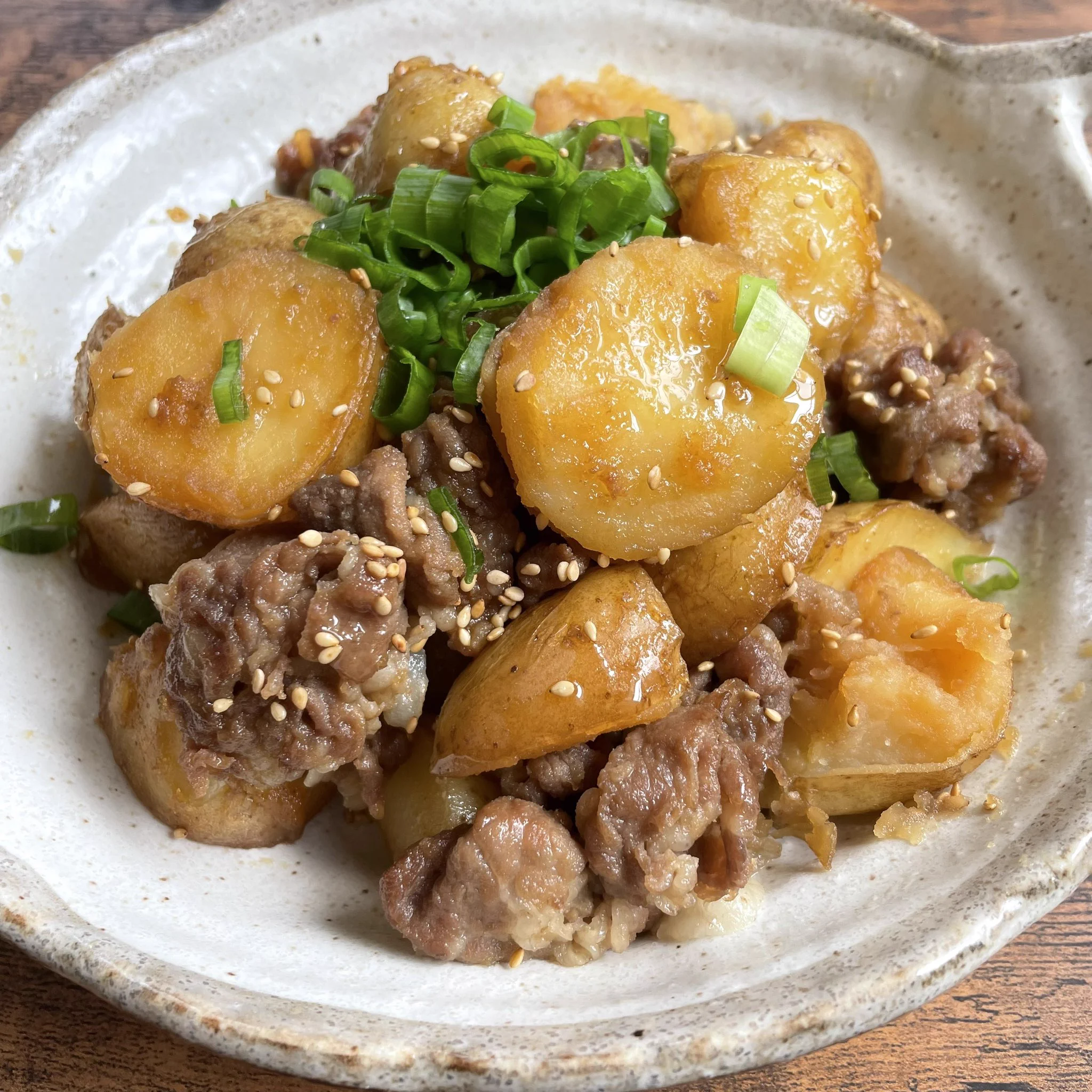 芋好きに真似してほしい！ご飯がもりもりすすむ『新じゃがと豚肉の煮っころがし』