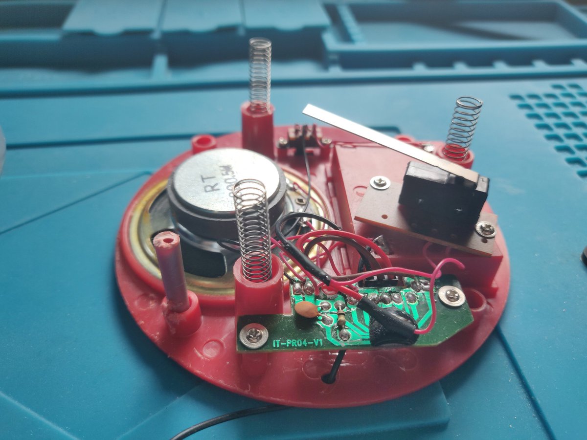 jcarolinares's tweet photo. Two years ago I was creating one of the most evil projects of my life:

The Internet Connected Yahoo Button 

#noregrets @kikeelectronico @nuria_imeq @jorge_teclarra @GioSunrider @JavierIH @DEFrobotics @AlejandraSaku https://t.co/r8VO4dLGw3