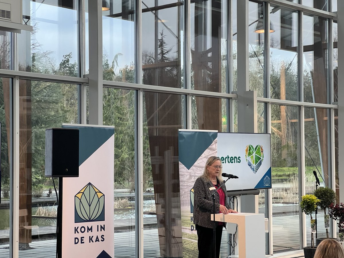 bas_boots's tweet photo. Opening Kom in de Kas 2023. Negen agrarische ondernemers openen vandaag hun deuren voor het grote publiek om te laten zien waar zij trots op zijn en op welke manier zij bijdragen aan de gezondheid en het welzijn van de provincie Limburg. @kom_in_de_kas @LLTB_Roermond @limburg https://t.co/pXKTJNvsRx