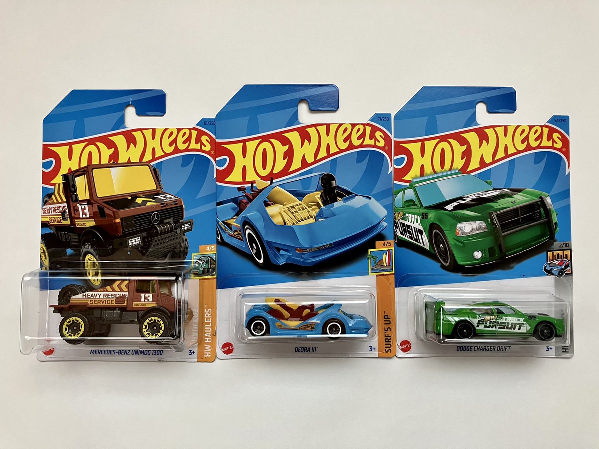 GarageMinicar's tweet photo. 2023年4月発売の #ホットウィール ゲットしてきました❗️

#ウニモグ はロードサービス仕様で登場。ブラウン×イエローの組み合わせが👍
DEORA Ⅲはオープンのボディにサーフボードやロードバイクが載っていて面白い!
#チャージャー はパトカーと思いきやTRACK PURSUITの文字が… ペースカーでしょうか? https://t.co/iXch3g6umA