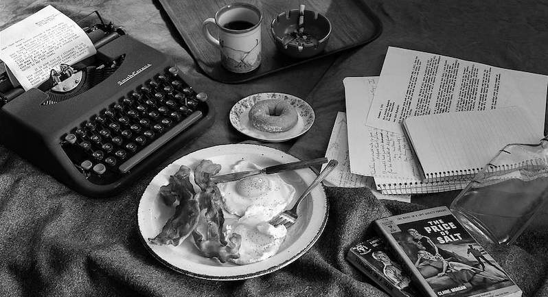 Utku Özmakas ve Yasin Karaman, Studium'un yeni bölümünde Orhan Pamuk'tan Sylvia Plath'e, çeşitli yazarların 'disiplin pratikleri' ile eserin formuna ruh üfleyen ilham seanslarının antropolojisine değiniyorlar.

''Yazma Ritüelleri'', Punctum'da:
punctumdergi.com/post/yazma-rit…