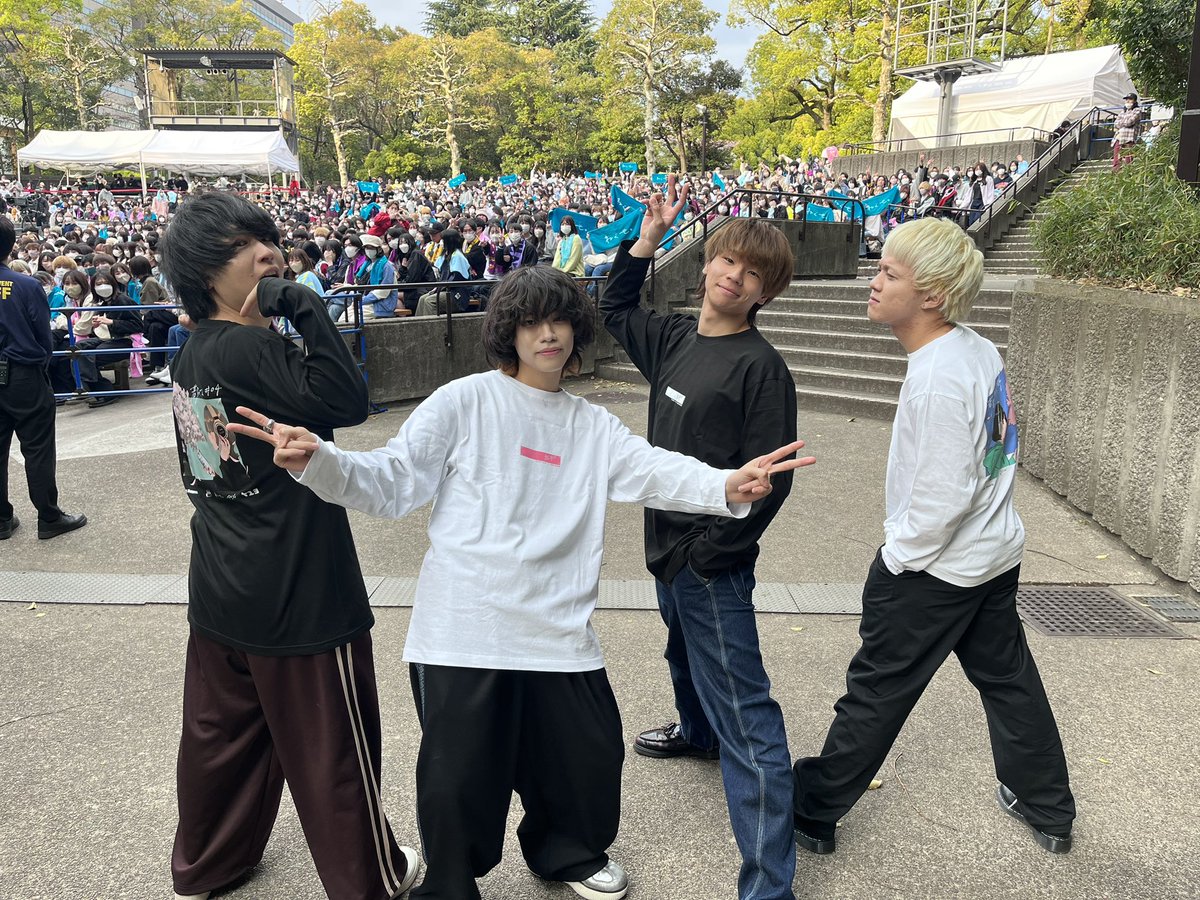 neguseofficial_'s tweet photo. 「若者のすべて#04
-YOUNG, ALIVE, IN LOVE MUSIC-」
ありがとうございました🔥🔥

ライブ終わりにメンバー全員で
オフィシャルグッズのロンT着ました💁🏻‍♂️💁🏻‍♂️ https://t.co/xgQEgiUCcL
