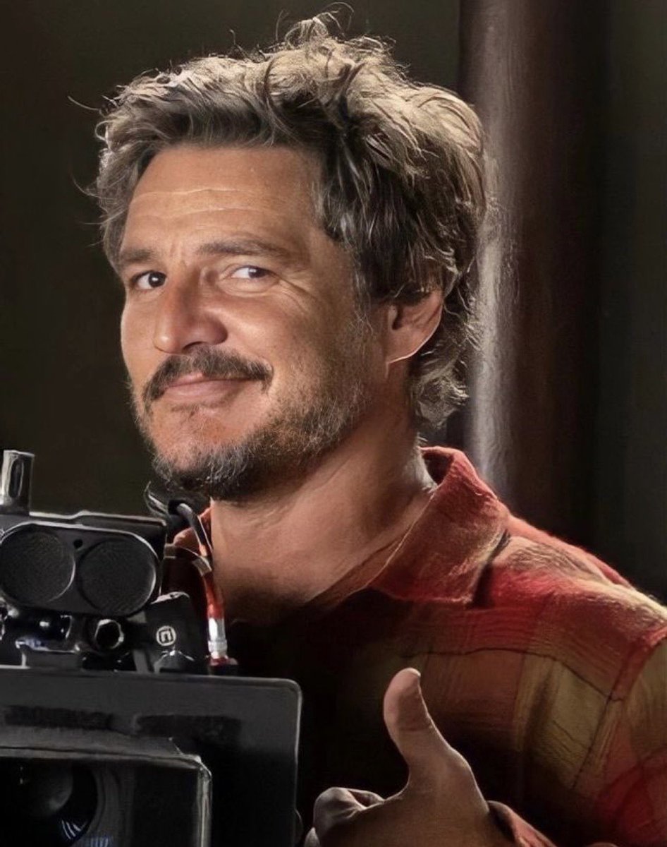 Rowanna73's tweet photo. Happy 48th Birthday, Pedro Pascal! β€οΈ
#PedroPascal #pedropascalbirthday #pedrito #joelmillertlou #themandolarian https://t.co/yizLcJP2V9
