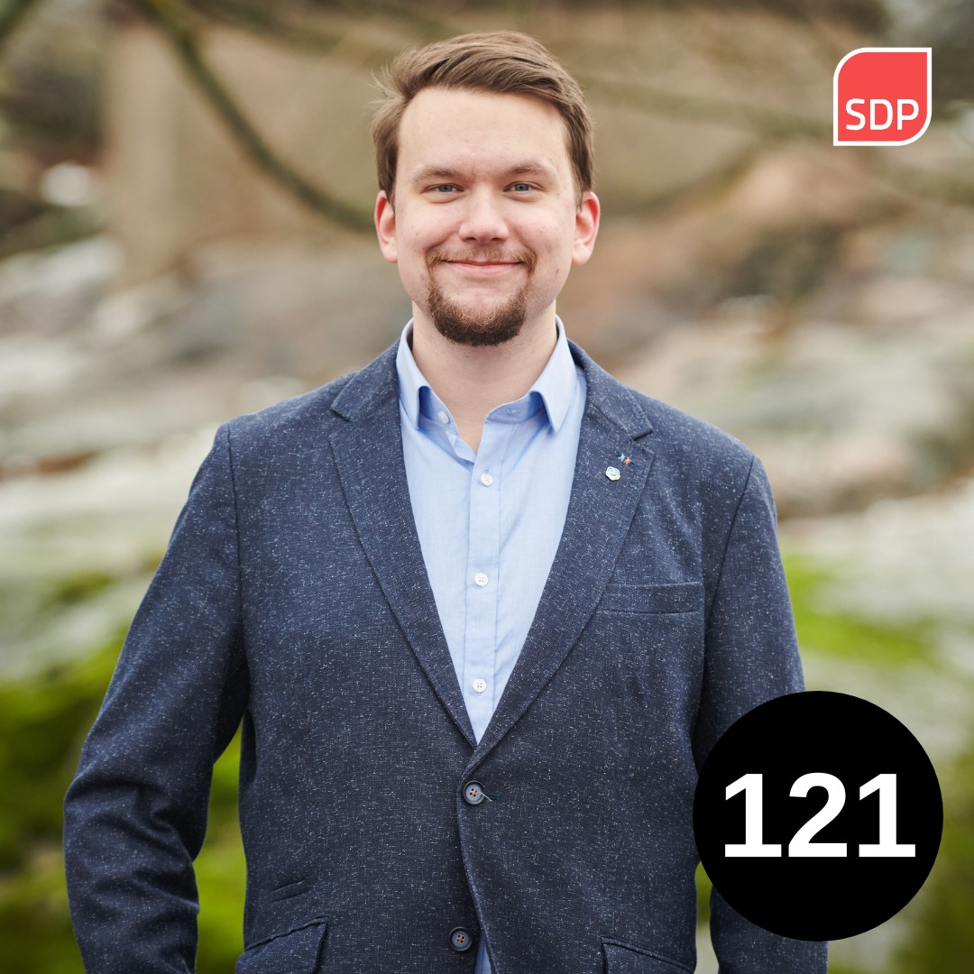 JacobStorbjork's tweet photo. Idag är det valdag! Använd din röst! 🌹Tänään on vaalipäivä! Käytä ääntäsi! Idag från kl. 19 ordnar vi också en valvaka i föreningslokalen Folkhemmet, storgatan 11, Jakobstad. Välkommen! Tervetuloa!
#eduskuntavaalit #riksdagsval #jacob2023  #SDP #RohkeuttaOllaSinunPuolellasi https://t.co/Wmb2QdPYfv