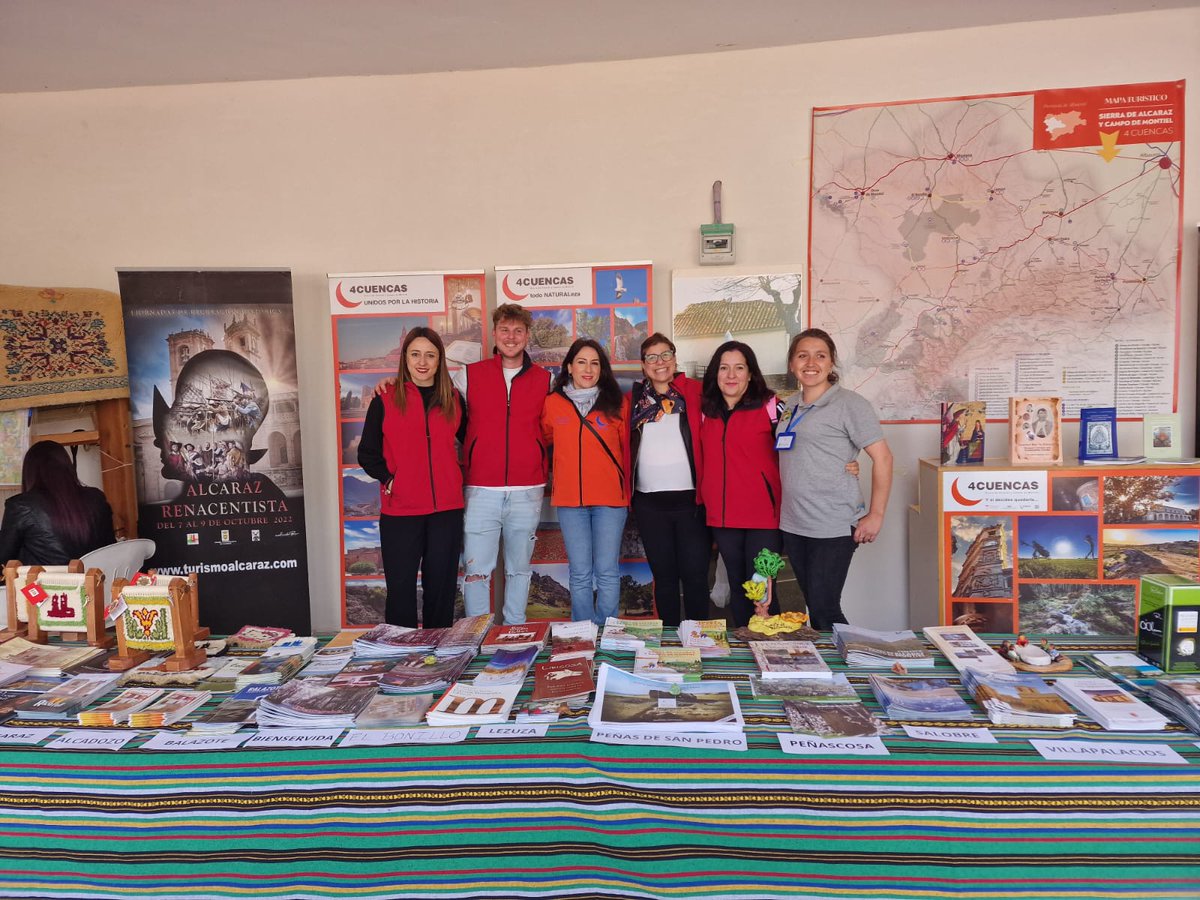 danielmarin076's tweet photo. Ayer estuvimos en #InturAlba de la mano de la Asociación 4 Cuencas presentando nuestros pueblos de la Sierra de Alcaraz y Campo de Montiel. Una experiencia maravillosa y una oportunidad excelente para dar a conocer todos los recursos patrimoniales que tenemos en la zona. https://t.co/ifjfqb51hu