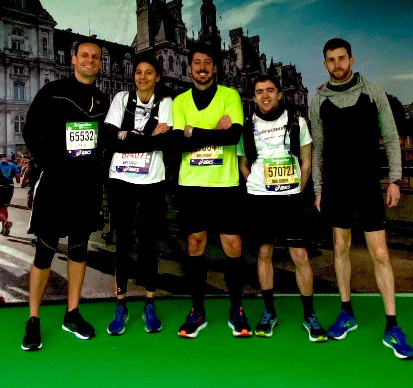 Les Hospi’runners sont sur la ligne de depart du marathon de Paris ! Les coureurs de la <a href="/MNHmutuelle/">Mutuelle Nationale des Hospitaliers</a>, <a href="/Banque/">banque</a> Française Mutualiste  <a href="/gpsante/">Groupe Profession Santé</a> , @KALHYGE @NEHSDIGITAL, <a href="/HOSPIMEDIA/">Hospimedia</a> sont au top !!!
