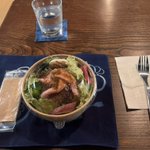 Image for the Tweet beginning: 古民家カフェプレオープンの今日、ローストポーク丼をいただいてみました🍜　お肉やわらかでおいし～い☺️　　ランチョンマットやコースターは当園工芸館の藍染です★　営業日とその日のメニューを下記ページで確認しておいでください。　
 #民家園 #カフェ #古民家 