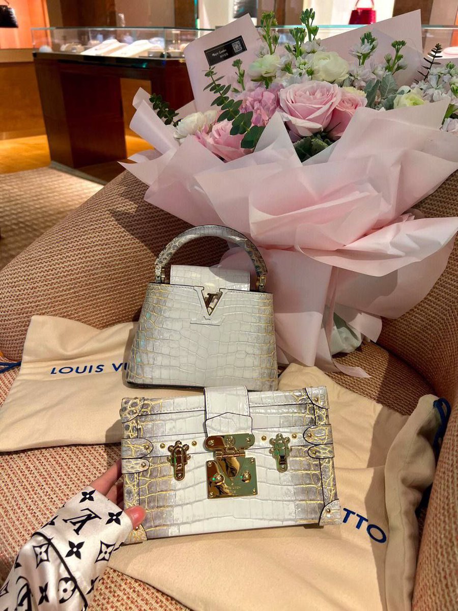 Amanda920911's tweet photo. 今天又出来败家了😂😂
努力不是为了感动谁，也不是要给谁看，而是让自己拥有��时都可以选择的权利。 https://t.co/gTKSCzeAHO