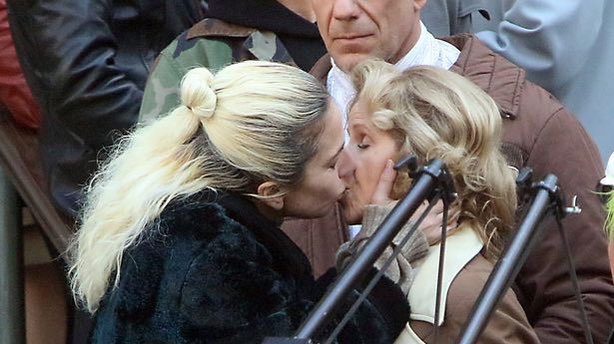 Droghiere's tweet photo. Una signora sul set di Joker 2 contesta Lady Gaga “andrai all’inferno!”. Lei la bacia e le dice “ora ci andremo insieme”. https://t.co/kNcAmuwAn0