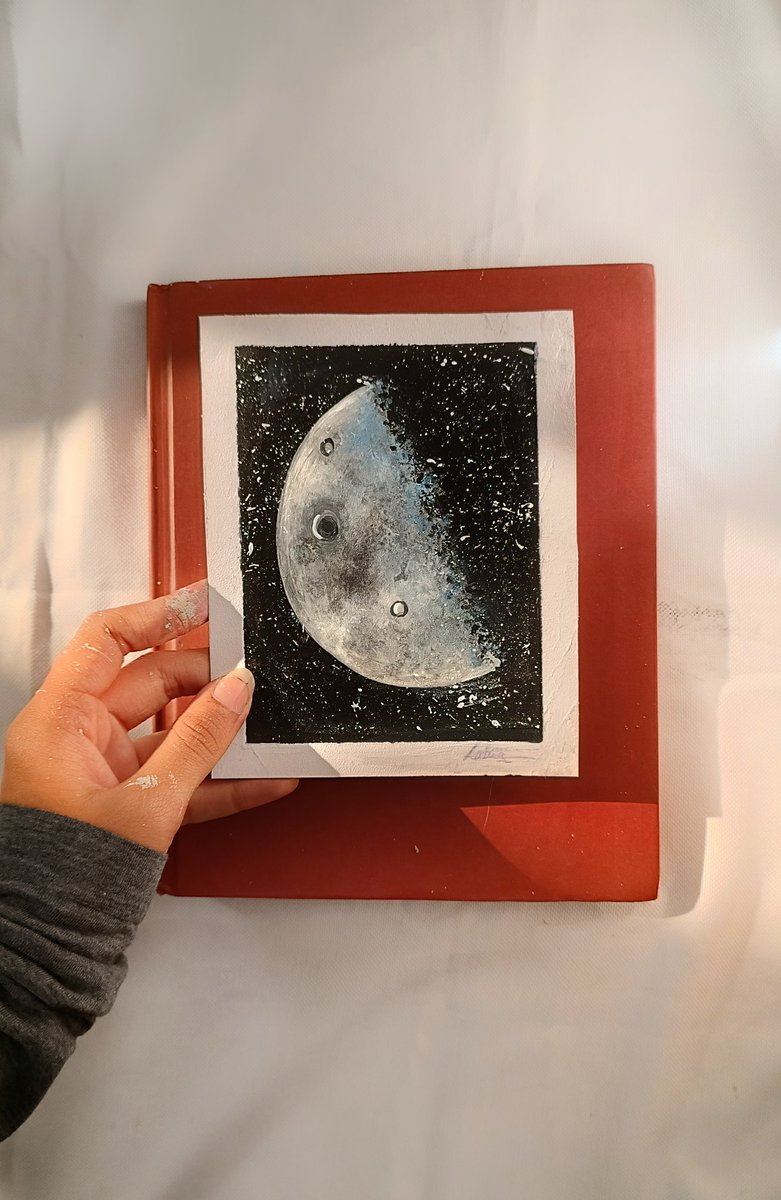 _imnotrude's tweet photo. my first ✨MOON✨ attempt... https://t.co/6iQvceFzD1