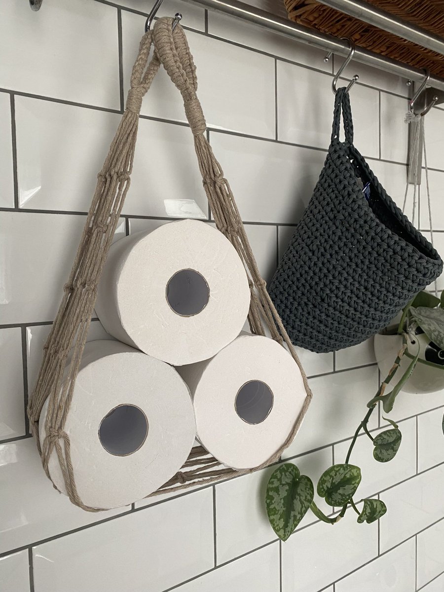 Triple toilet roll holder in taupe 🤎

#macrame #homedecor #bathroomdecor #toiletroll #smallbusinessowner #ecofriendlyproducts #planetfriendly #houseplantcommunity #modernmacrame #womeninbusinessuk #uksmallbusiness #mumsinbusiness #craftbusiness #handmadebusiness