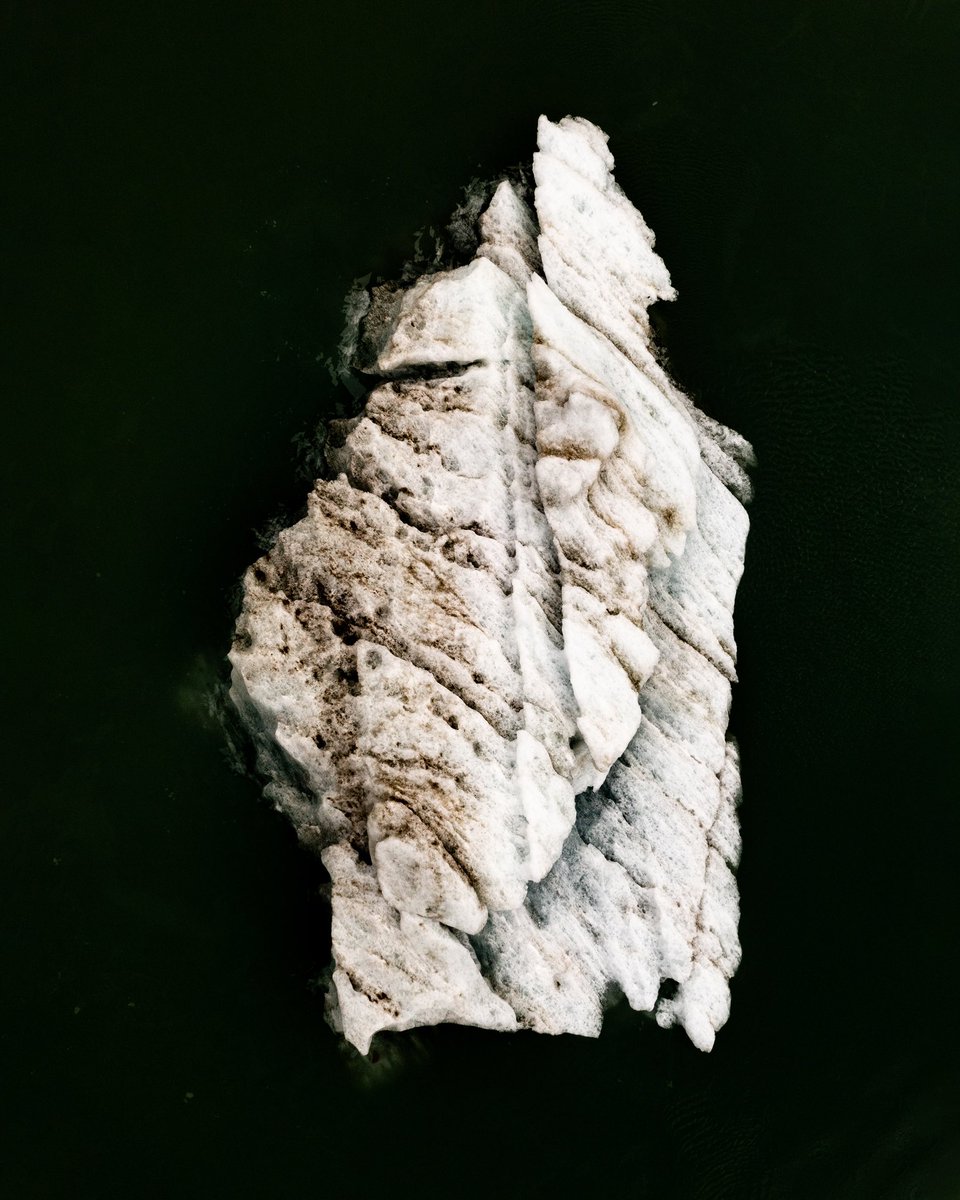 Abstract landscapes like the wonderful Pasterze glacier will vanish within the next decades. The glacier lost 14.6 Mio. m3 ice last year! #ClimateCrisis #gletscherbericht #alpen #klimawandel <a href="/wwfaustria/">WWF Austria</a> <a href="/oeav/">Alpenverein AT</a> <a href="/VAW_glaciology/">VAW Glaciology</a> <a href="/igsoc/">Int. Glaciol. Soc.</a> <a href="/glamos_ch/">GLAMOS</a>