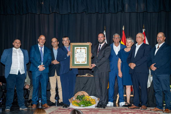 ElTimeLaPalma's tweet photo. Tijarafe concede la Medalla de Oro del Municipio a la Cooperativa La Prosperidad #lapalma #homenaje #medalladeoro #LaProsperidad #Tijarafe https://t.co/ybNNTTPHSa https://t.co/LTuqdlhTOT