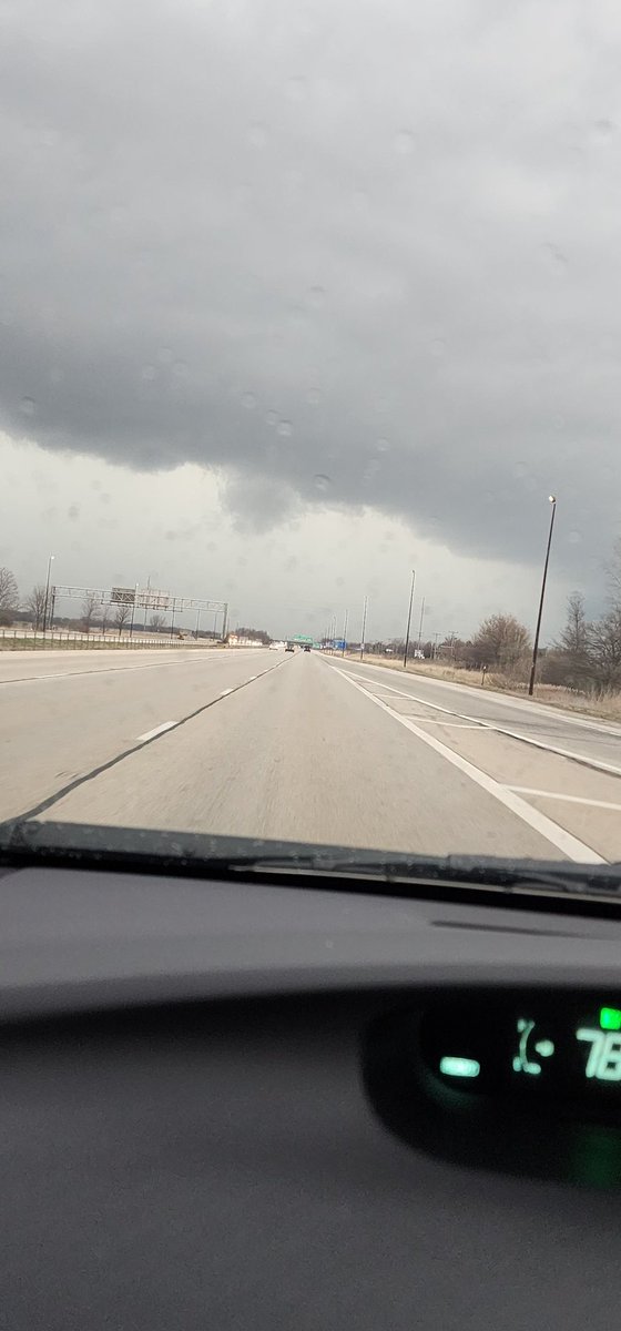 pnayanaychan's tweet photo. How very #Midwestern to take a photo of a storm bc you're going to be mad at it should it turn into a tornado right in front of you 

#howdare #youbetternot https://t.co/U4fdVarqym