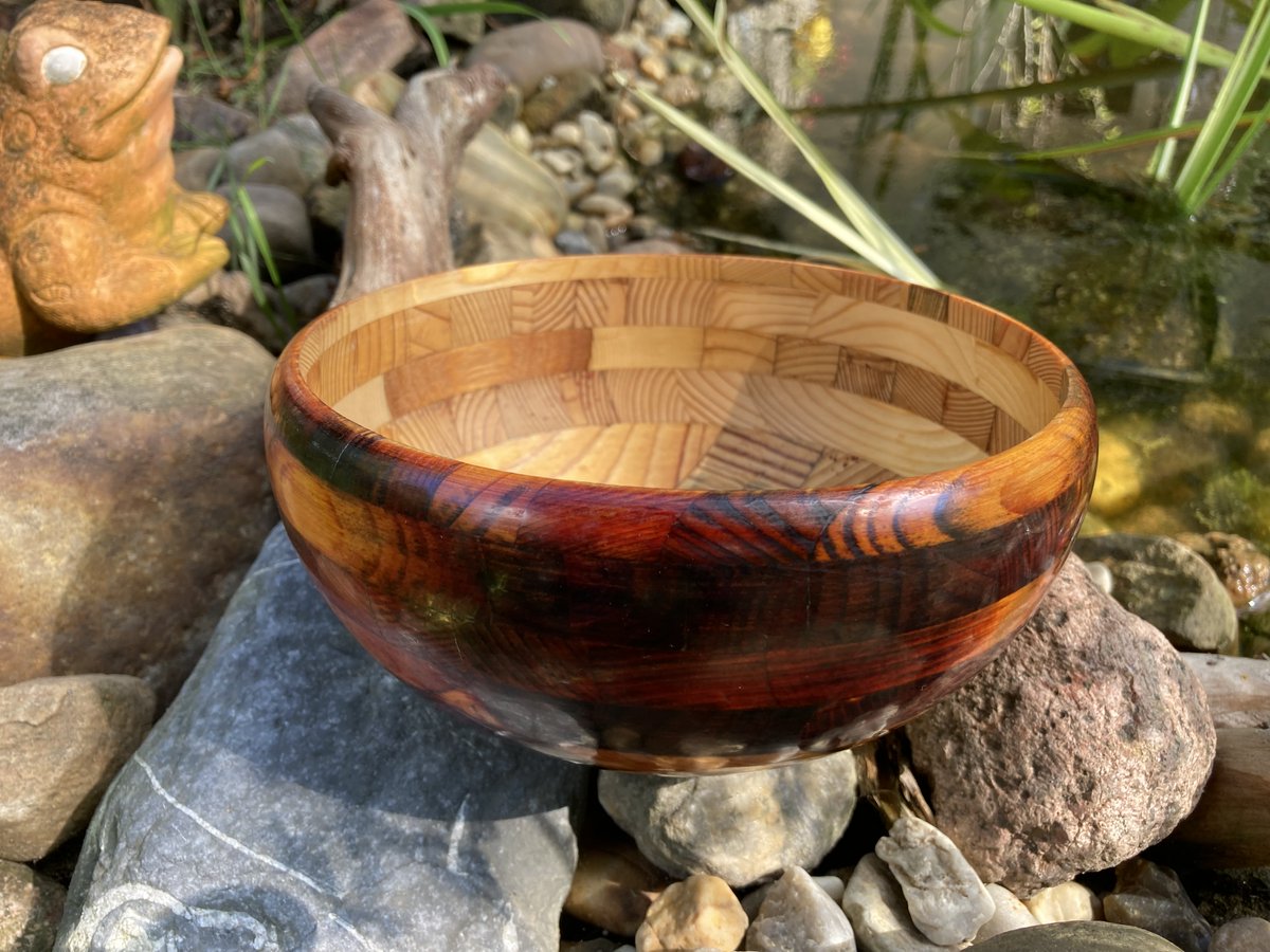 BergwerkD's tweet photo. bowl made from scrapwood with a different color stain and a shellac polish finish.

diameter: 6,5 inch
high: 3,5 inch

#wood #woodworking #woodwork #woodworker #woodart #wooddesign #woodlathework #woodlatheworker #holz #holzdeko #holzdesign #drechseln #drechsler #hamburg #germany https://t.co/4TagxMHc0h