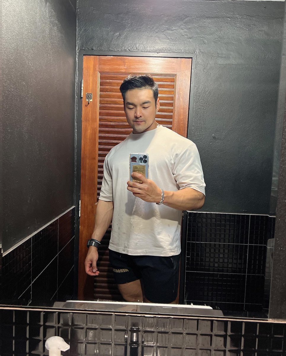 TrainerAVittaya's tweet photo. 𝓗𝓮𝓵𝓵𝓸 𝓢𝓾𝓷𝓭𝓪𝔂 ☀️

มาซ้อมกันเถอะๆ 💪🏻🙃✌🏻🔥
______________________________
#RoadToMRTHAILAND2023
#DietMode #PreContest
#Trainer_A_Vittaya  
#Model #ModelPhotography
#PhotoShoot #KoreanStyle https://t.co/QyQygRGnza