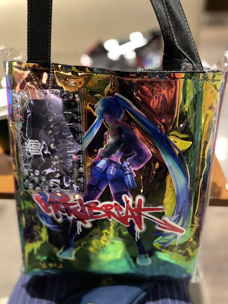 rakuya16bcd's tweet image. 🧬MIKU BREAK🧬ー！！！！
楽しみだああああ！！！！
前回のショッパーは布バッグに縫い付けて頑丈なバッグにした✌️
あとDDBの名前アクキー作った〜！！
#CONDENSE
#MIKUBREAK