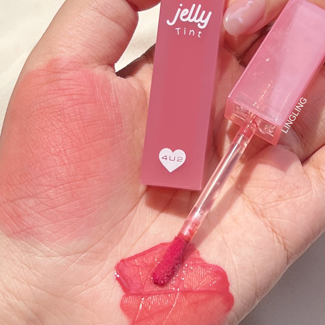 ling_wrsc's tweet photo. 4U2 คือไม่ให้พักเลยจริง jelly tint สีใหม่มาอีกแล้ว อันนี้เบอร์ 12 ชมพูวอร์มโทนแบบตะโกนว่าน่ารัก! รุ่นนี้เซ็ตตัวจะเป็นเนื้อเวลเวทนะ ติดทนด้วย https://t.co/4Mgg5CWq15