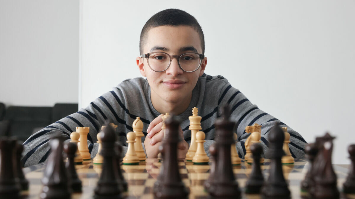 leparisien_93's tweet photo. Mohamed, l’enfant autiste propulsé maître des échecs : « Tous les jours, il nous tire vers le haut »
➡️ https://t.co/x9UNMi9zgO https://t.co/OVcoCdiJ7G