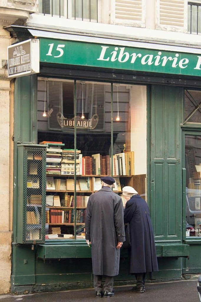 lacrimaesomnia's tweet photo. en güzel terapilerden biri de kitabevi ve sahaf gezmek.. https://t.co/2jiDx6RKp5