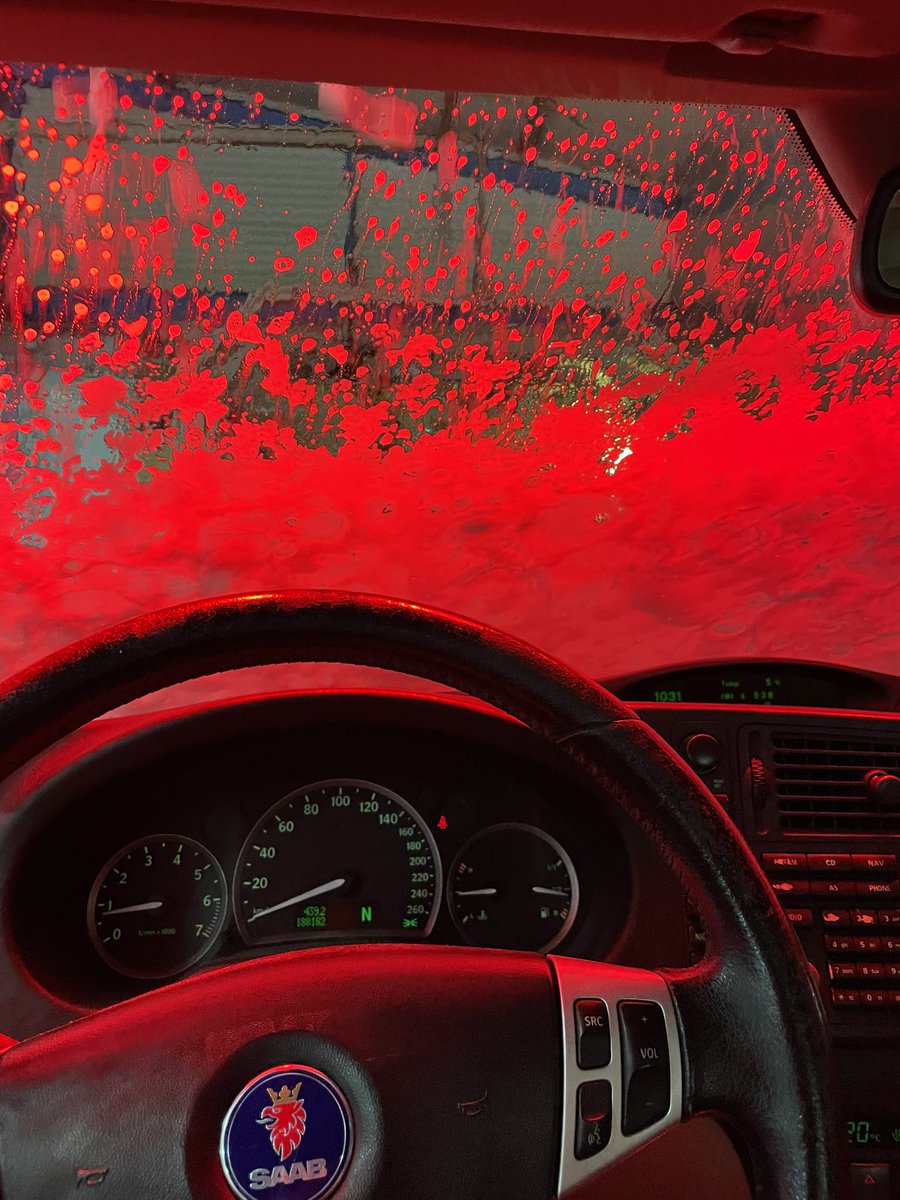 Vandaag eindelijk geen regen dus even de #Saab #cabrio even laten shinen <a href="/VerhaafMarien/">Marien Verhaaf</a> .
Dadelijk dak los en #toeren. #Fijne zondag.