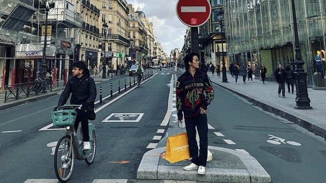 joyfulmarkly's tweet photo. city of love, they said https://t.co/Ogmq4VXgZi
